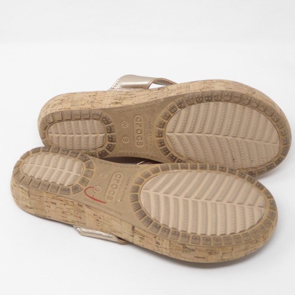 Crocs A-Leigh Womens Sandals Gold Metallic Leather Cork Wedge Flip Flops 9 - Picture 6 of 8